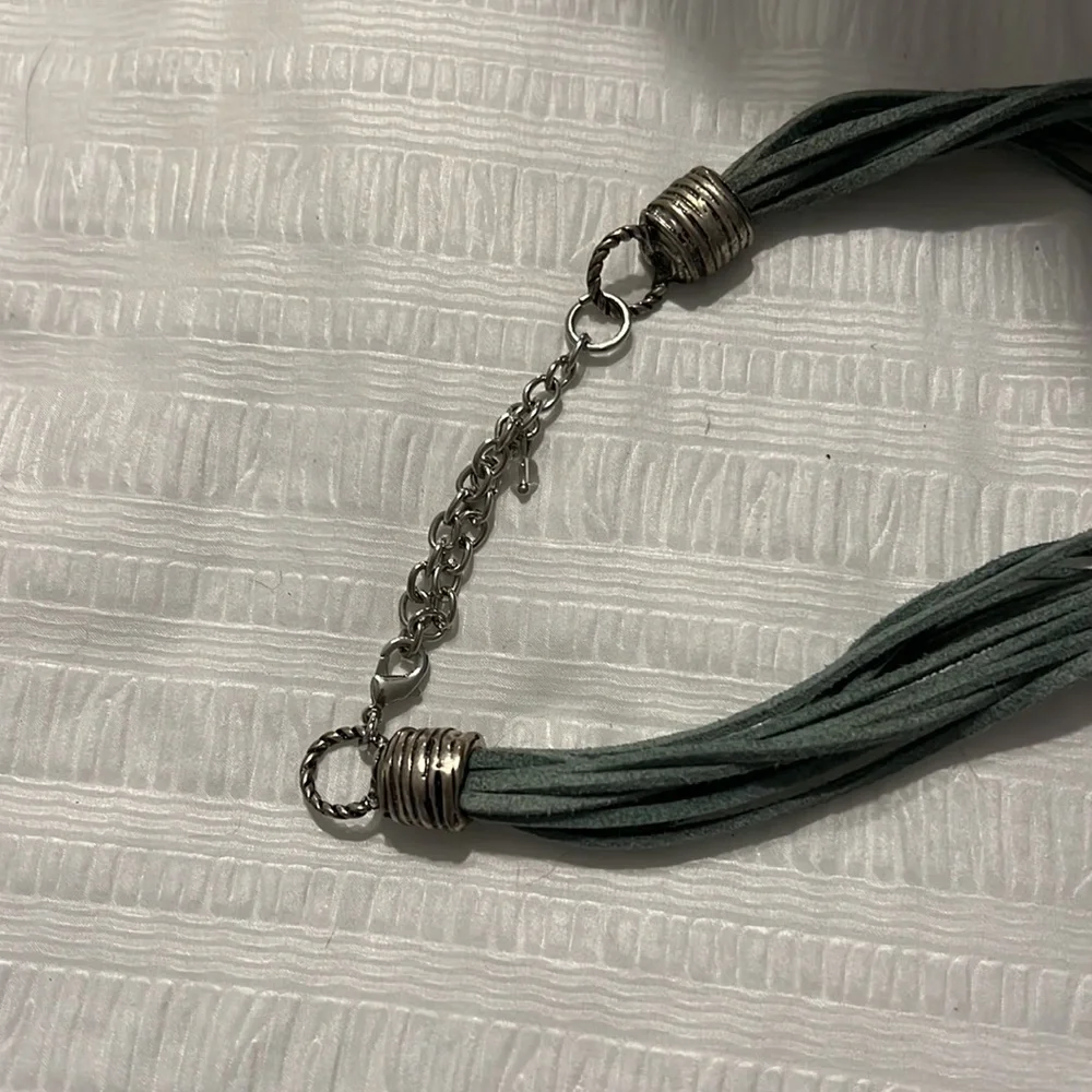 Necklace, beads and leather - Picture 5 of 5